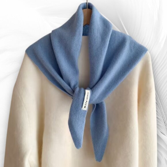 Blue 100% Wool Shawl Wrap Scarf Soft Knitted Triangle Scarf - Picture 3 of 3